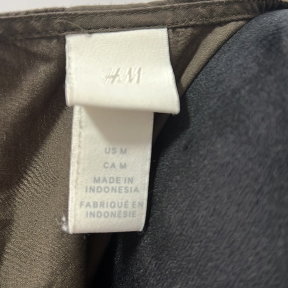 H&M Dark Khaki Green Puff Sleeve Tier MIDI Dress size Medium - Picture 6 of 6